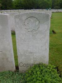 Etaples Military Cemetery - MacEachern, Warren A.